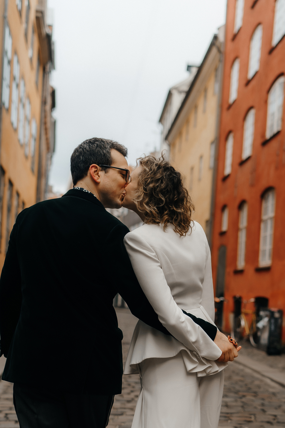 Bride and groom elopement in Copenhagen